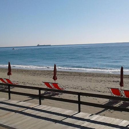 Larte Al Mare Vicino Spiaggia Con Ac E Wifi Lägenhet Savona Exteriör bild