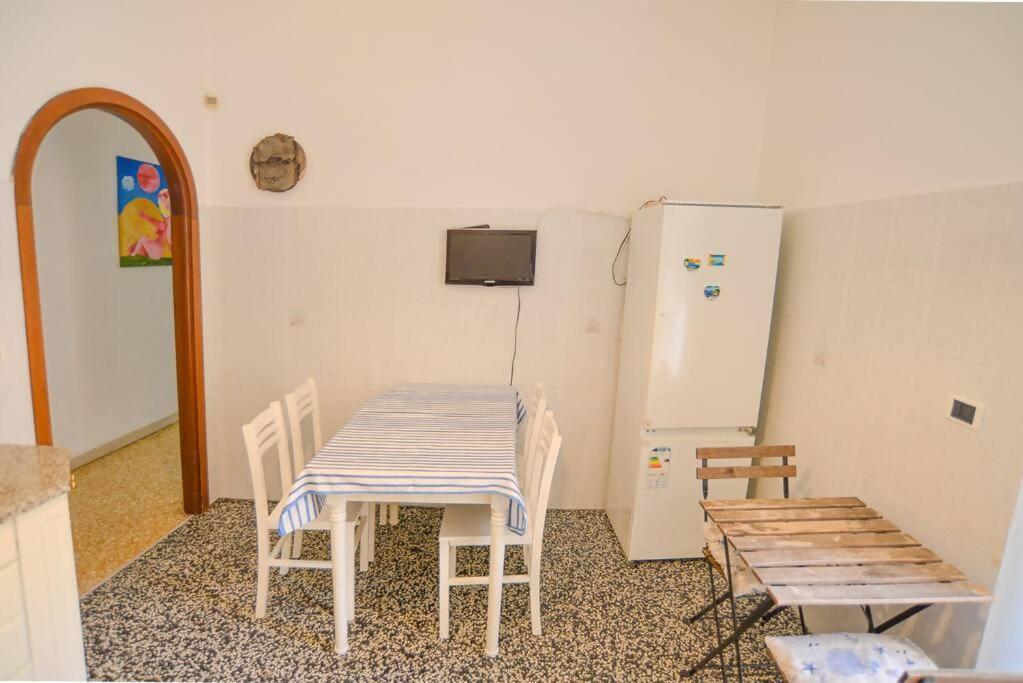 Larte Al Mare Vicino Spiaggia Con Ac E Wifi Lägenhet Savona Exteriör bild
